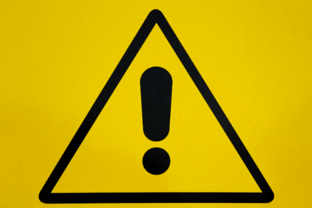 Black stay alert symbol on a yellow background